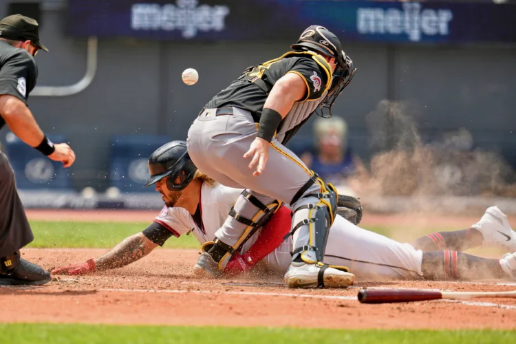 Pirates roll to 7-1 win over Guardians